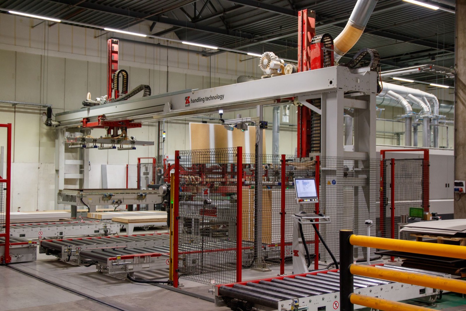Machine robotisée dans un site logistique automatisé